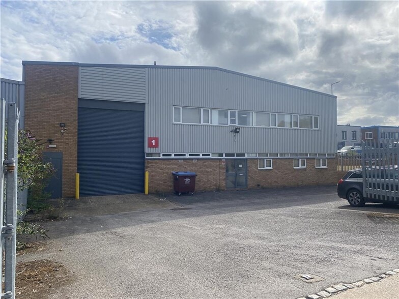 Cradock Rd, Luton for sale - Building Photo - Image 1 of 1