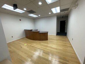 1110 Bonifant St, Silver Spring, MD for lease Interior Photo- Image 2 of 15