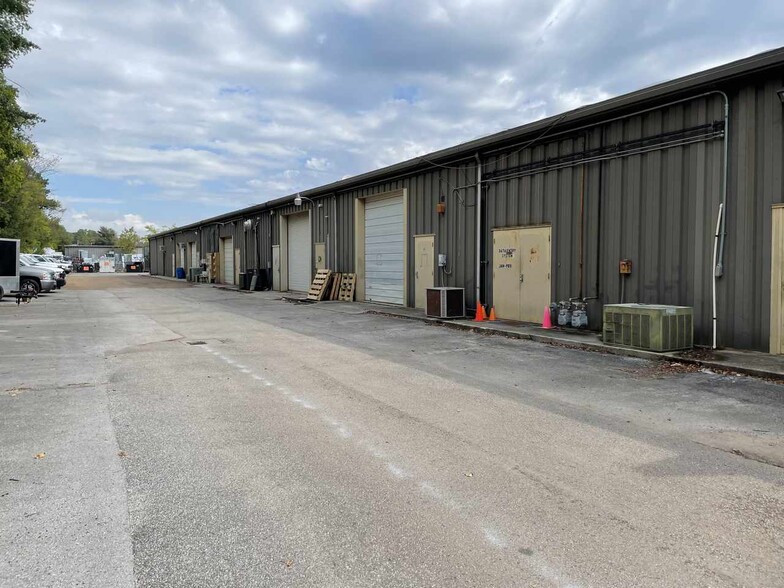 1031-1035 Putman Dr, Huntsville, AL for lease - Building Photo - Image 3 of 9