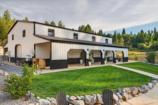 2780 Barkley Rd - Theater