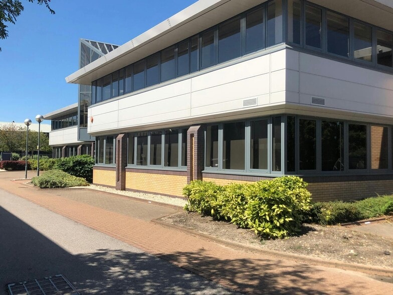 Fishponds Rd, Wokingham for lease - Building Photo - Image 2 of 8
