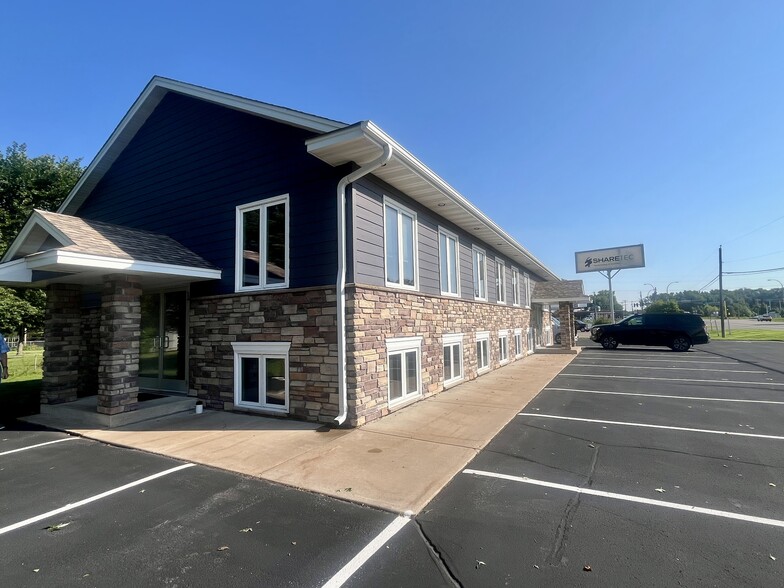 7989 Lake Dr, Circle Pines, MN for sale - Building Photo - Image 2 of 8