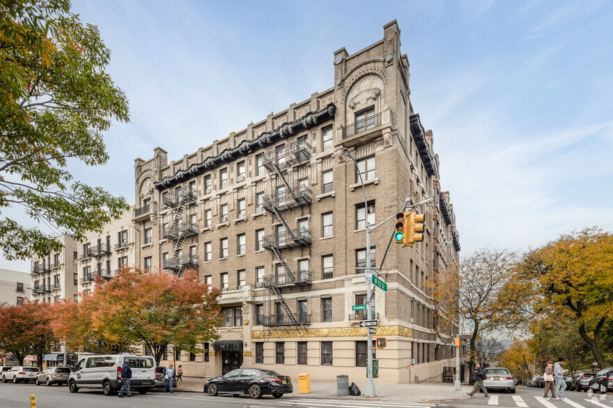 3681 Broadway, New York, NY for lease - Primary Photo - Image 1 of 20