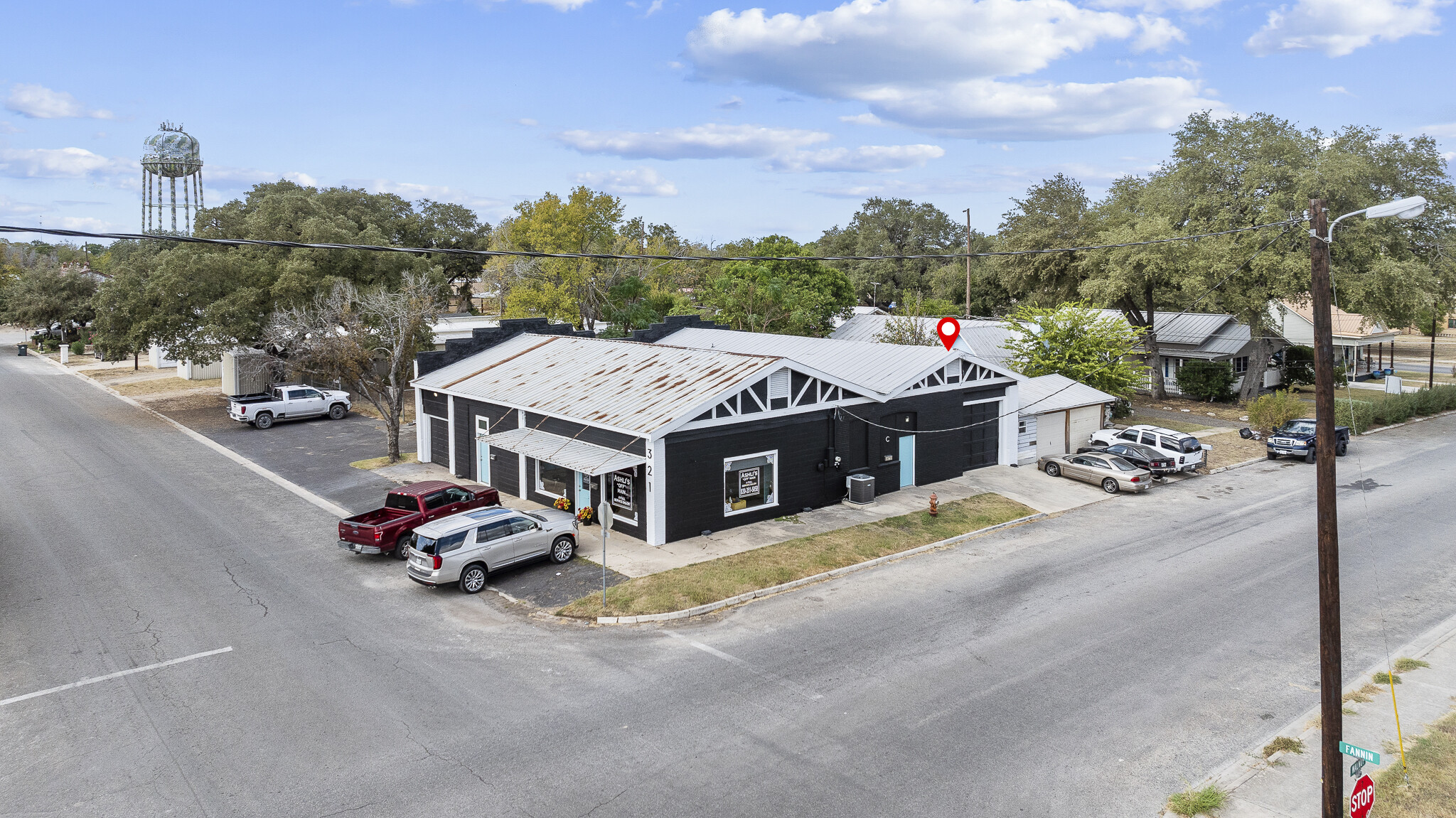 321 E Fannin St, Luling, TX for lease Building Photo- Image 1 of 28