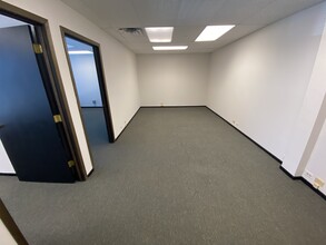 540-550 W Frontage Rd, Northfield, IL for lease Interior Photo- Image 2 of 3