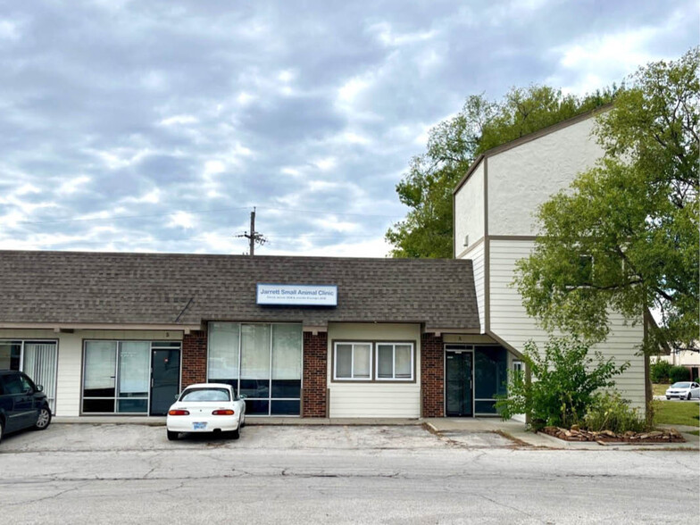 2201 W 25th St, Lawrence, KS for lease - Building Photo - Image 1 of 17