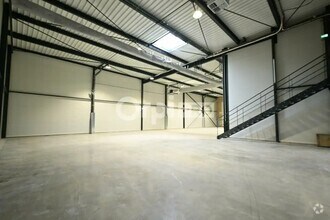 Flex in Janneyrias for lease Interior Photo- Image 2 of 5