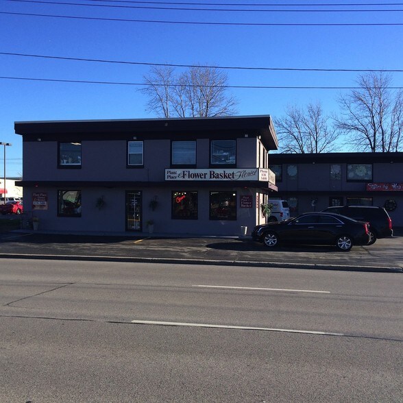 1061 Niagara Falls Blvd, Amherst, NY for sale - Primary Photo - Image 1 of 1