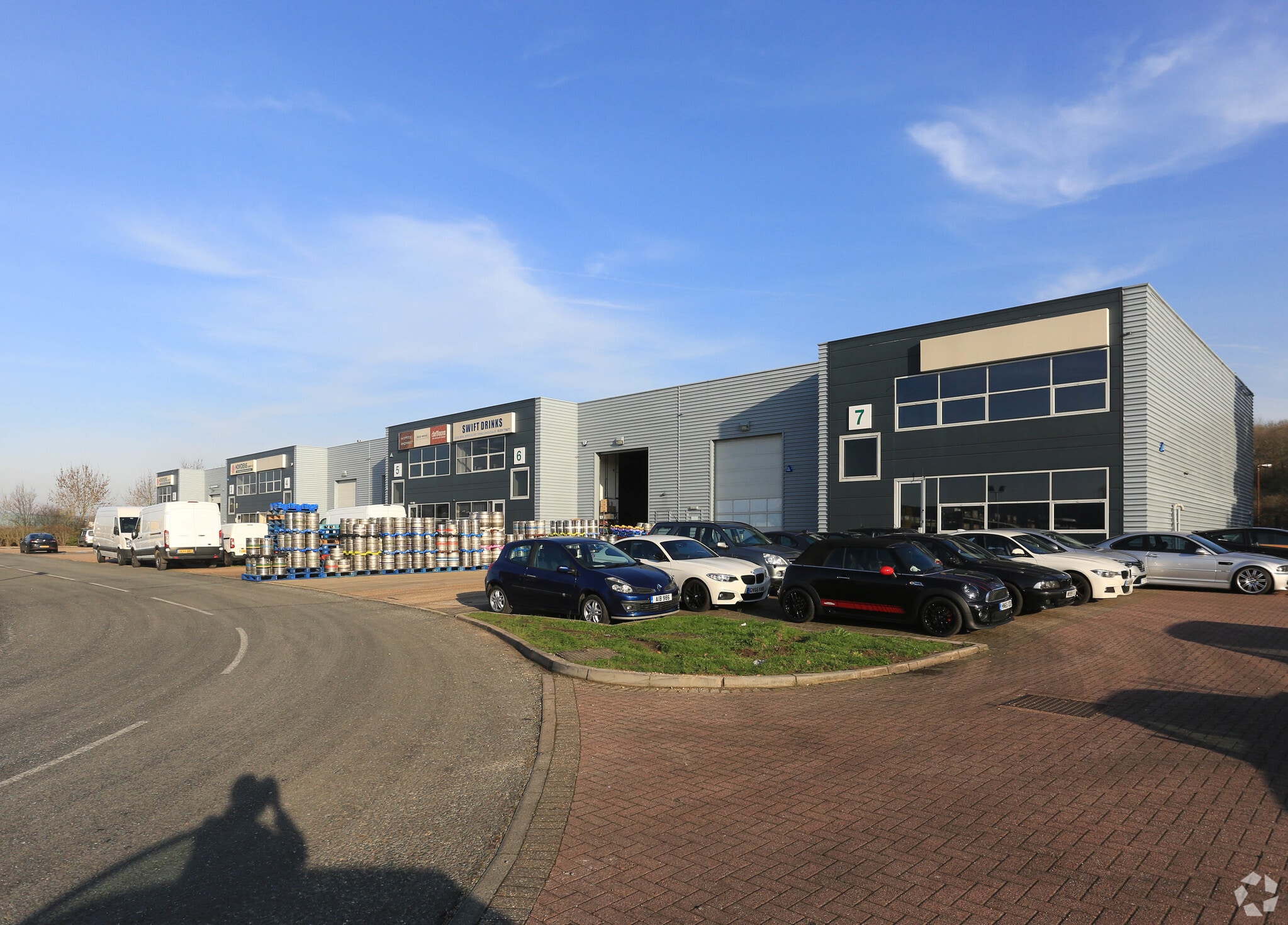 Bonehurst Rd, Redhill for lease Primary Photo- Image 1 of 5