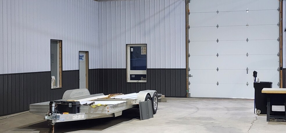 601 Hyde St, Kalkaska, MI for sale - Interior Photo - Image 3 of 22