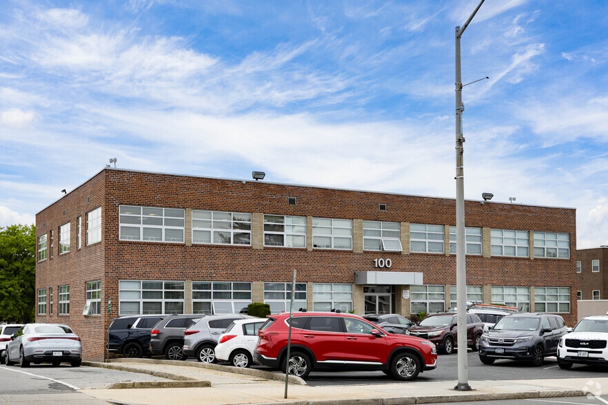 100 N Village Ave, Rockville Centre, NY for lease - Primary Photo - Image 1 of 9