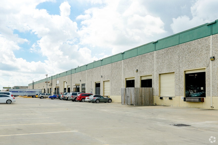 4851 Homestead Rd, Houston, TX for lease - Building Photo - Image 3 of 6