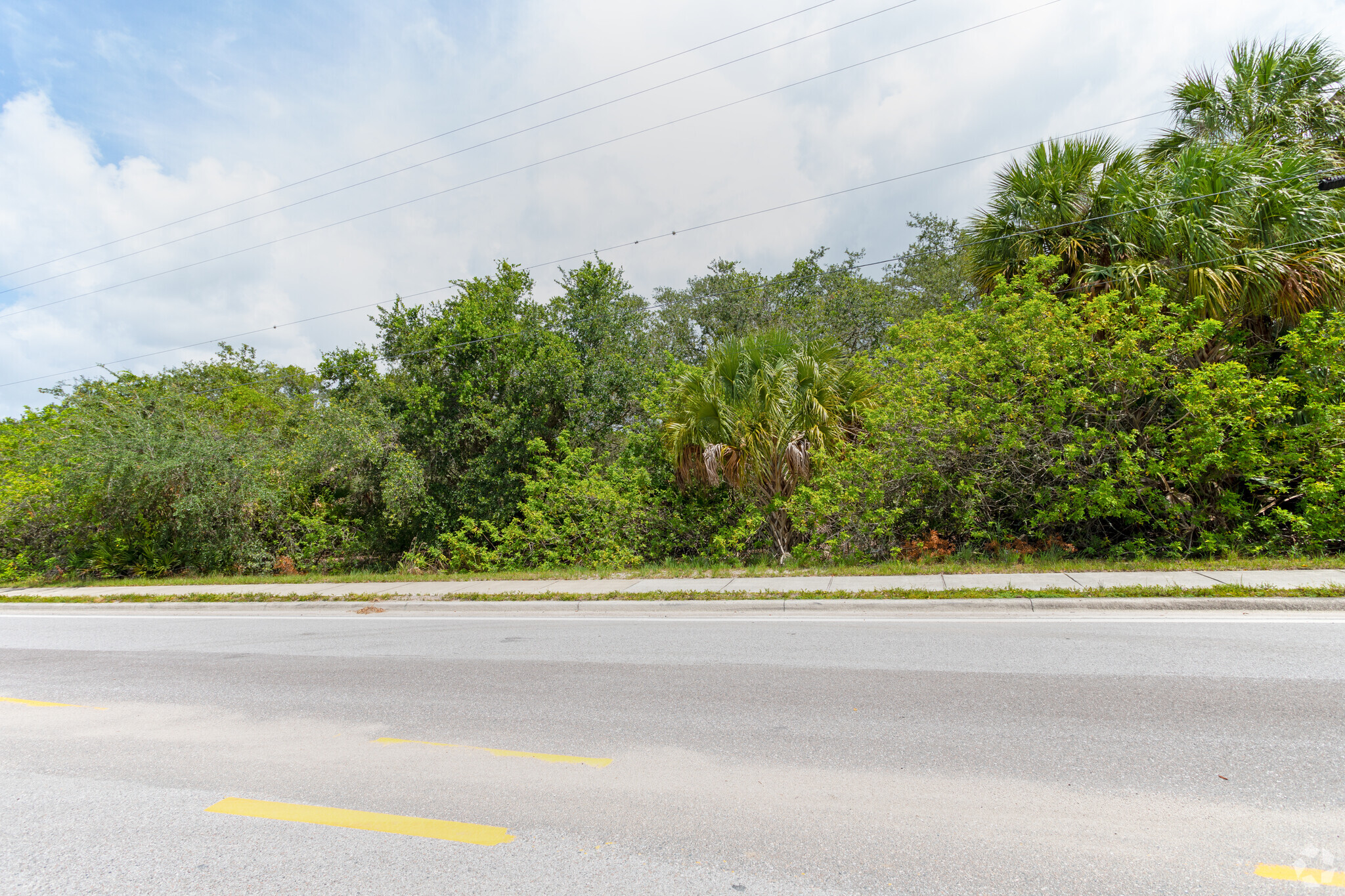 US Hwy 301 @ Causeway Blvd, Tampa, FL for sale Primary Photo- Image 1 of 1