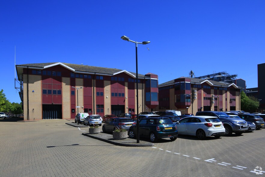 Neptune Way, Rochester for sale - Primary Photo - Image 1 of 1