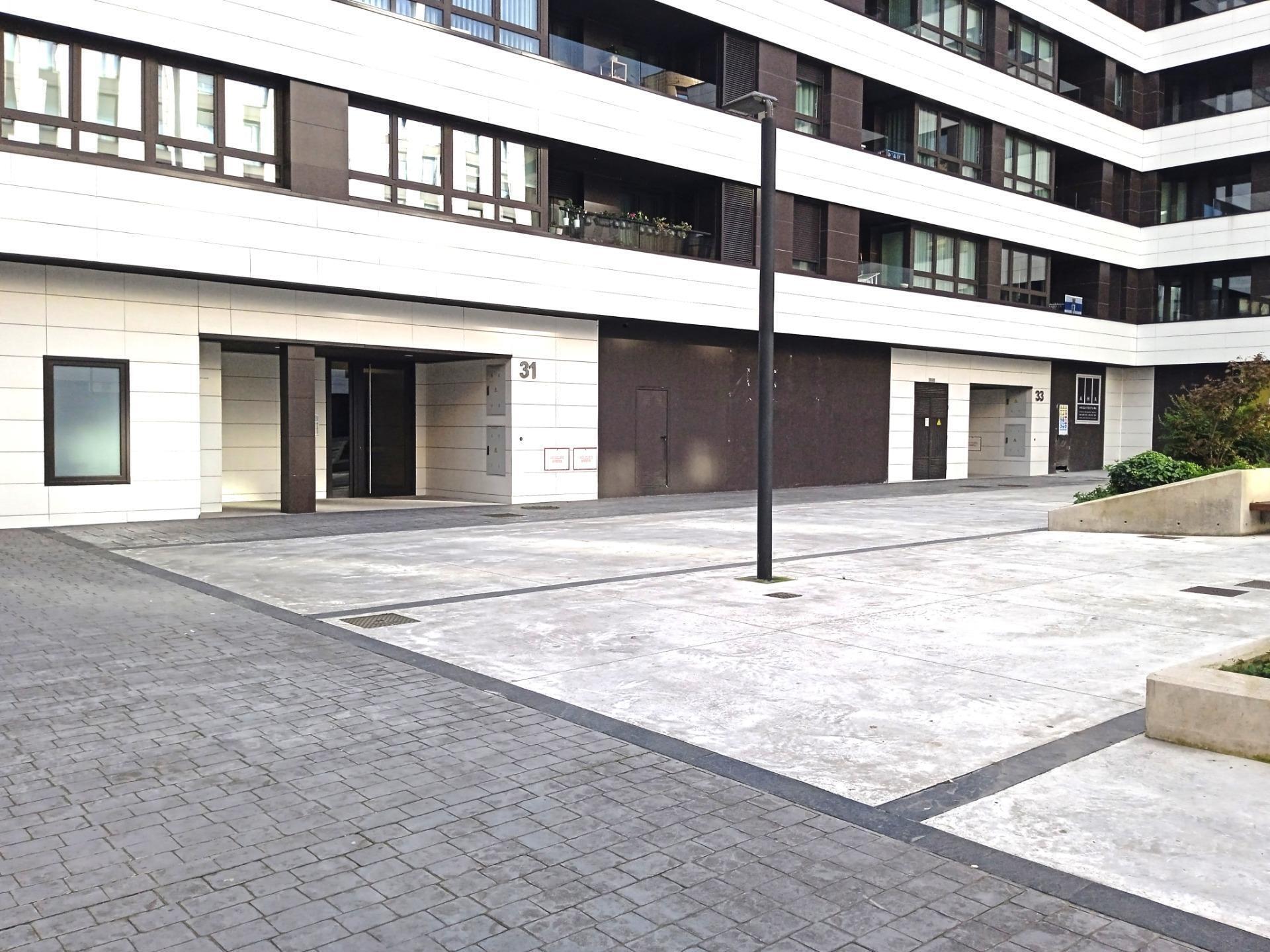 Retail in Oviedo, Asturias for lease Building Photo- Image 1 of 22