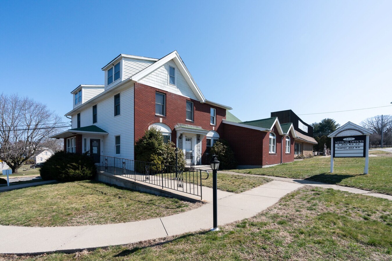 2271 E Main St, Waterbury, CT 06705 Office for Sale