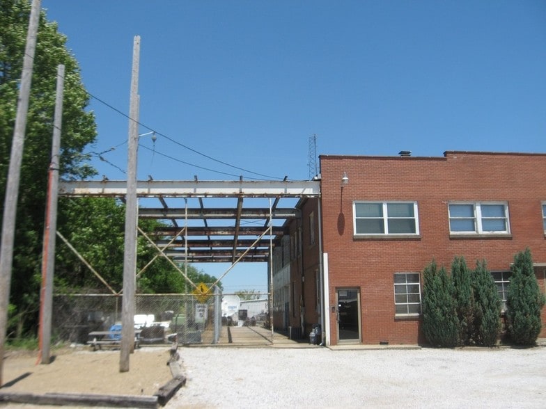 1150 Maxwell Ave, Evansville, IN for sale - Building Photo - Image 3 of 36
