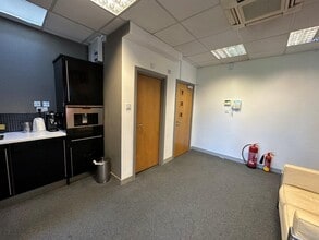 Portsmouth Rd, Esher for lease Interior Photo- Image 2 of 5