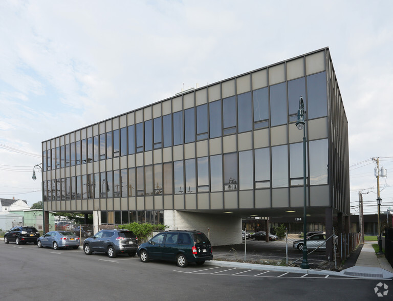 1175 W Broadway, Hewlett, NY for lease - Building Photo - Image 3 of 23