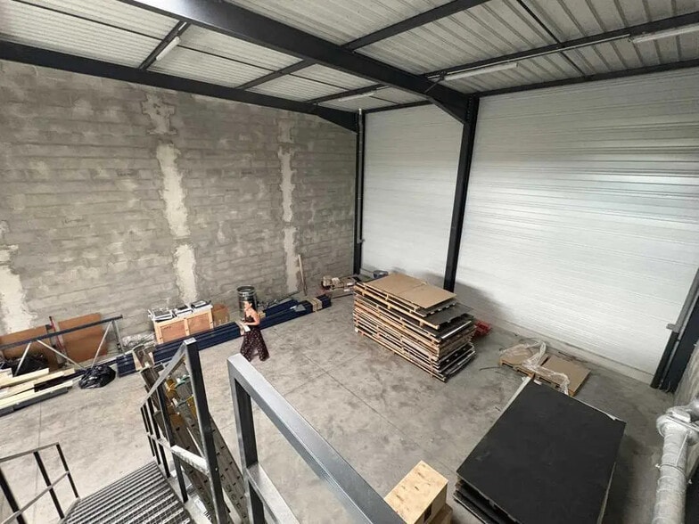 Office in Genas for lease - Interior Photo - Image 2 of 8