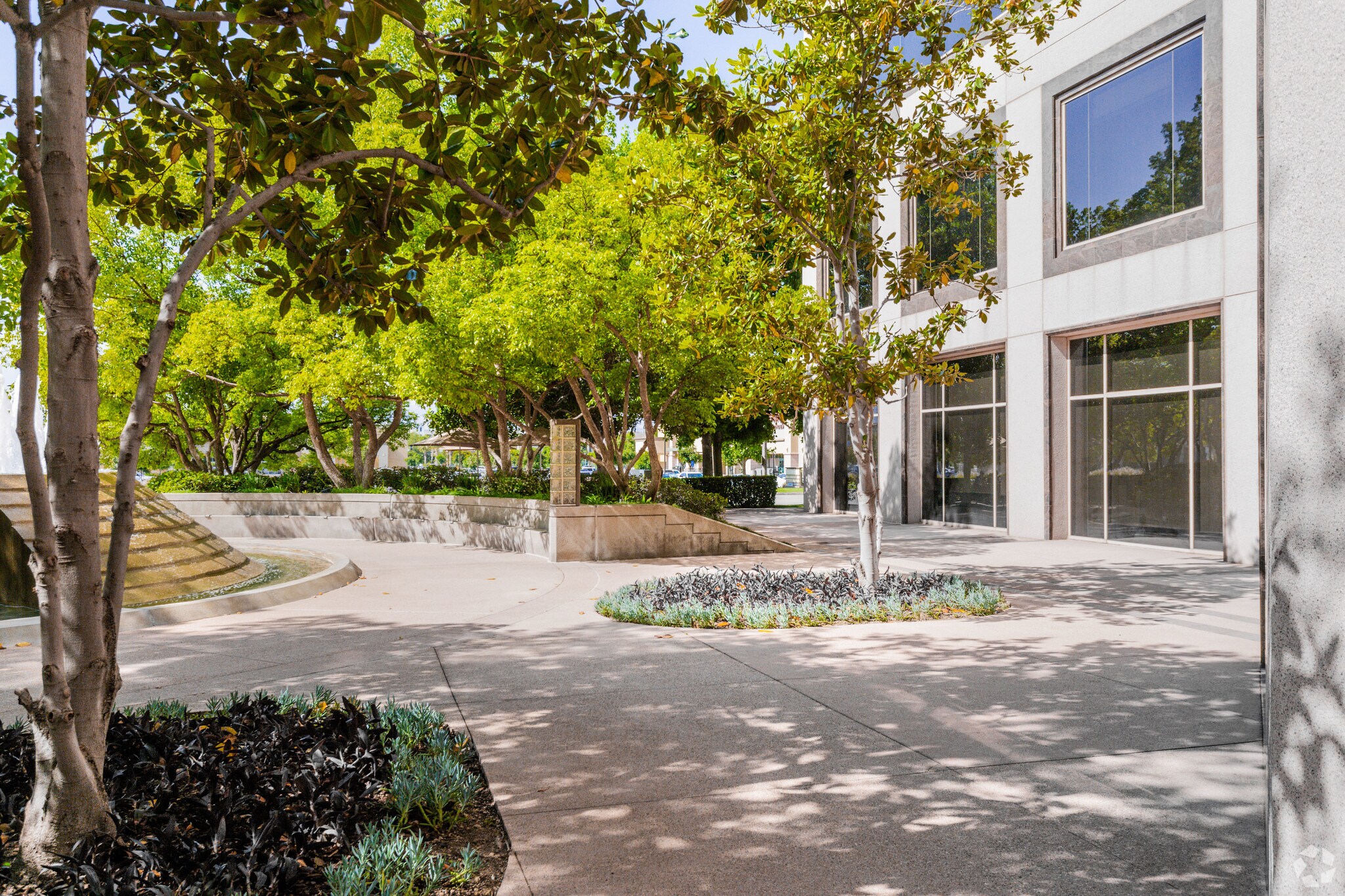 21300 Victory Blvd, Woodland Hills, CA 91367 Warner Corporate Center