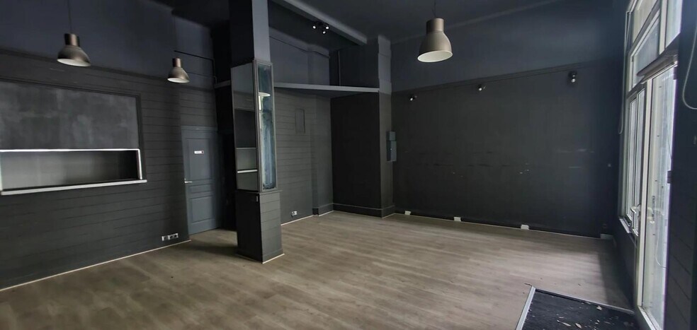 Retail in Nice for lease - Interior Photo - Image 2 of 5