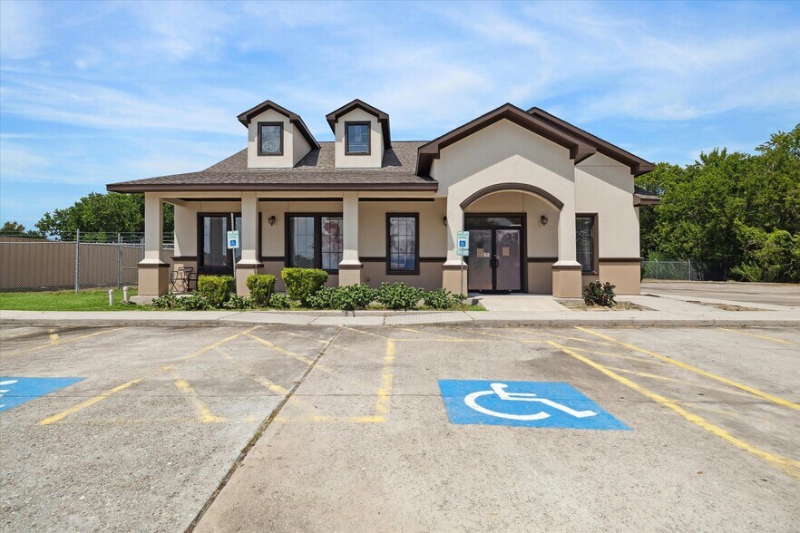 3260 Strawberry Rd, Pasadena, TX for sale - Primary Photo - Image 2 of 14