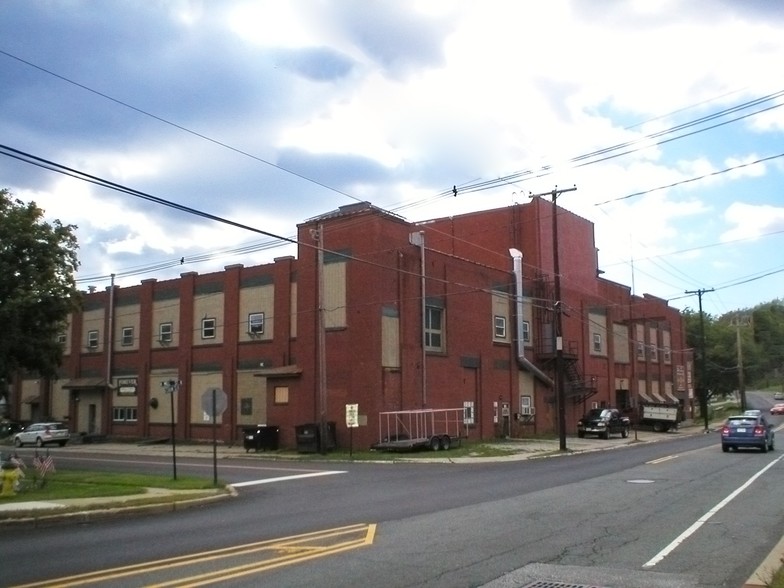 75 Mill St, Newton, NJ for lease - Building Photo - Image 2 of 9