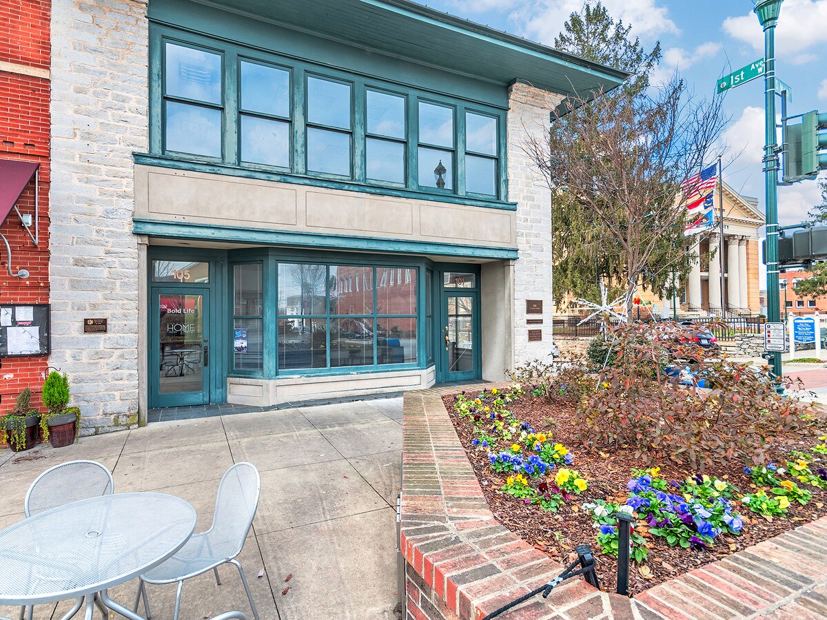 101105 S Main St, Hendersonville, NC 28792