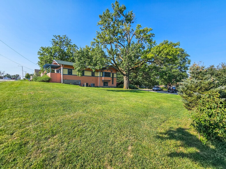 4502 S 42nd St, Omaha, NE for lease - Building Photo - Image 2 of 15