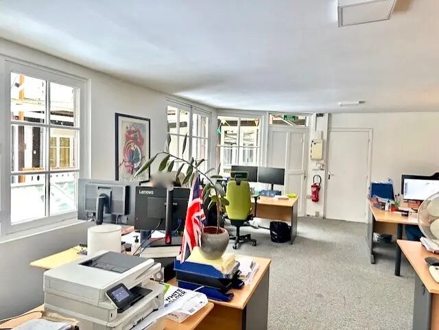 Office in Paris for lease - Building Photo - Image 1 of 15