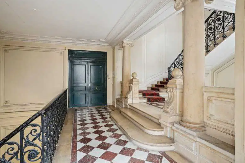 Office in Paris for lease - Lobby - Image 3 of 3