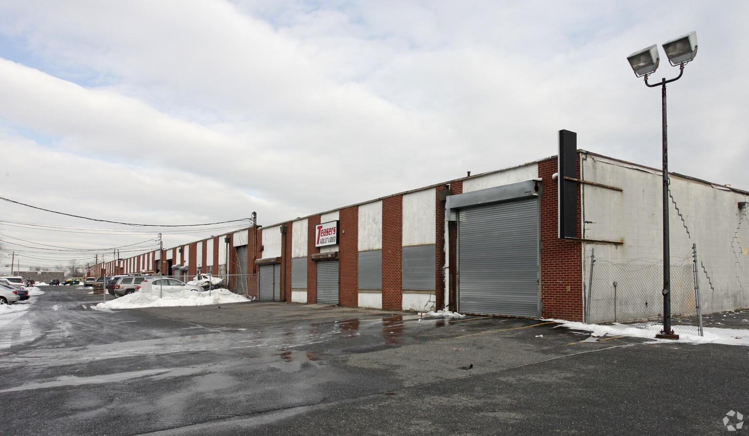 55 Brook Ave, Deer Park, NY 11729