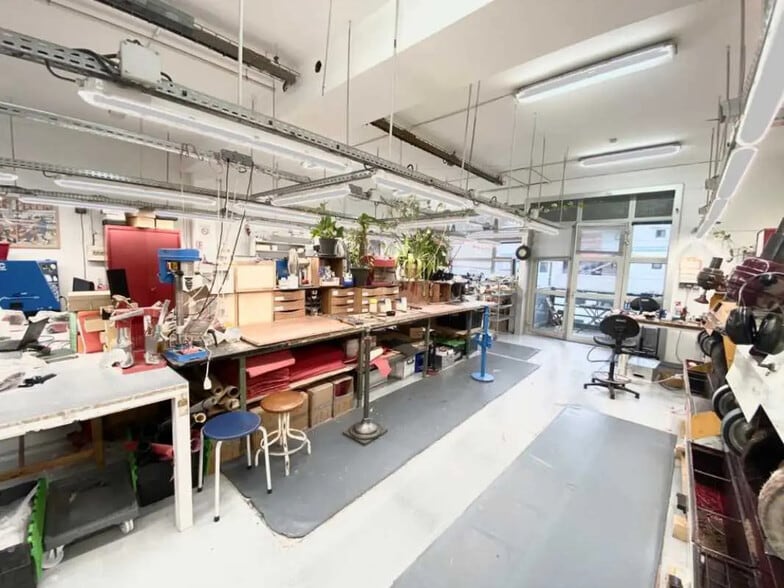 Office in Paris for lease - Interior Photo - Image 2 of 2