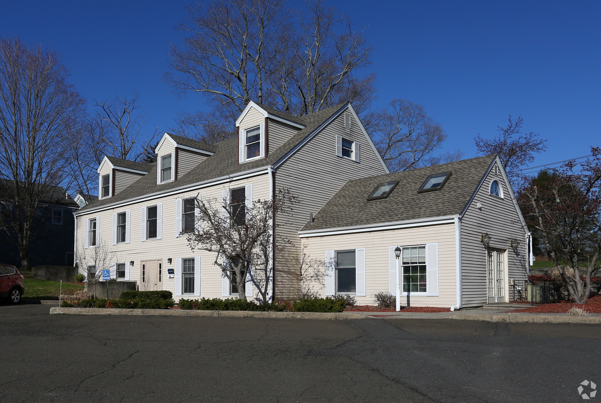558 Maple Ave, Cheshire, CT for sale Primary Photo- Image 1 of 1
