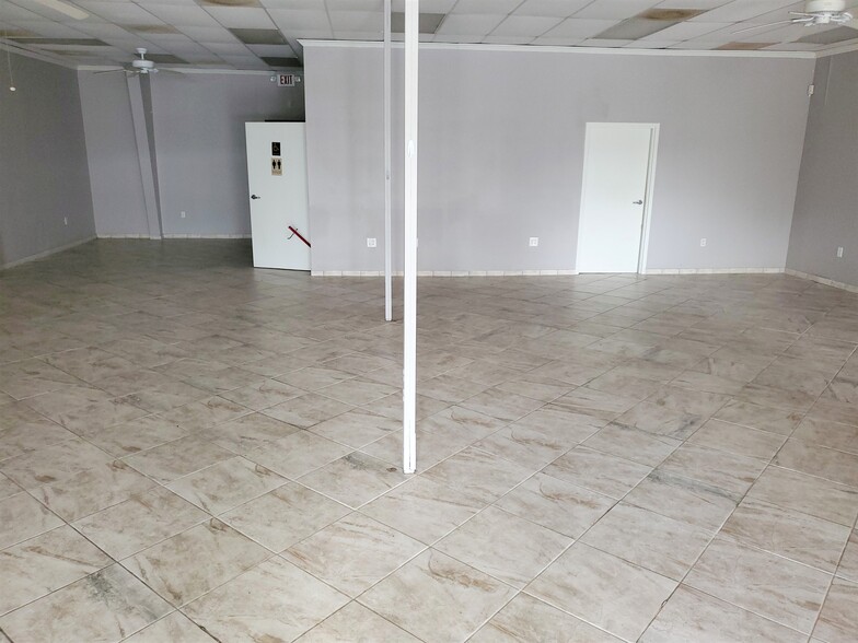 6005 Fairmont Pky, Pasadena, TX for lease - Interior Photo - Image 2 of 7