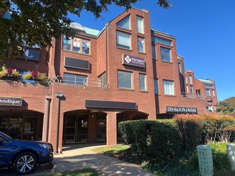 1358 Old Chain Bridge Rd, McLean, VA for sale - Primary Photo - Image 1 of 1