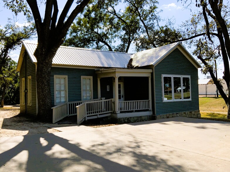 227 W Main St, Bellville, TX for sale - Building Photo - Image 3 of 14