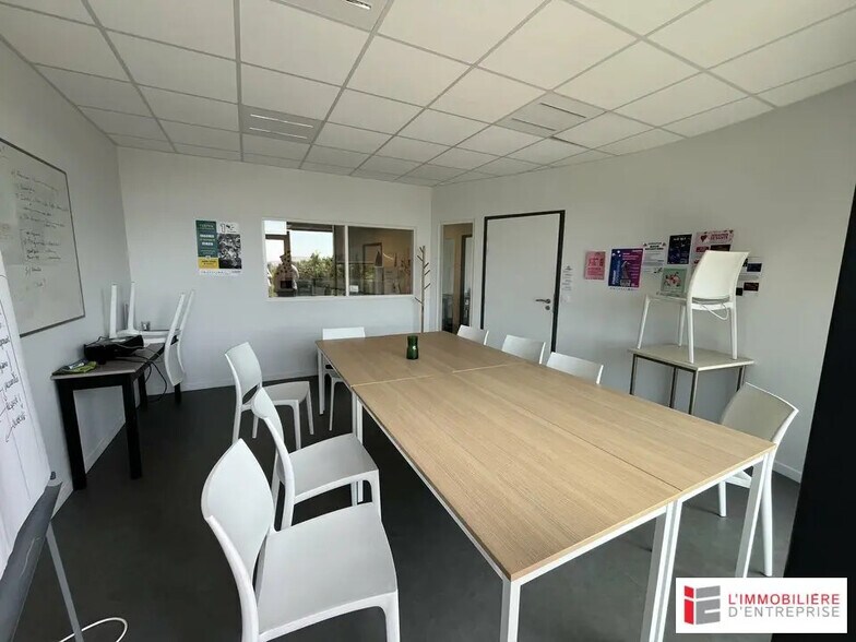 Office in Saint-Malo for lease - Building Photo - Image 3 of 6