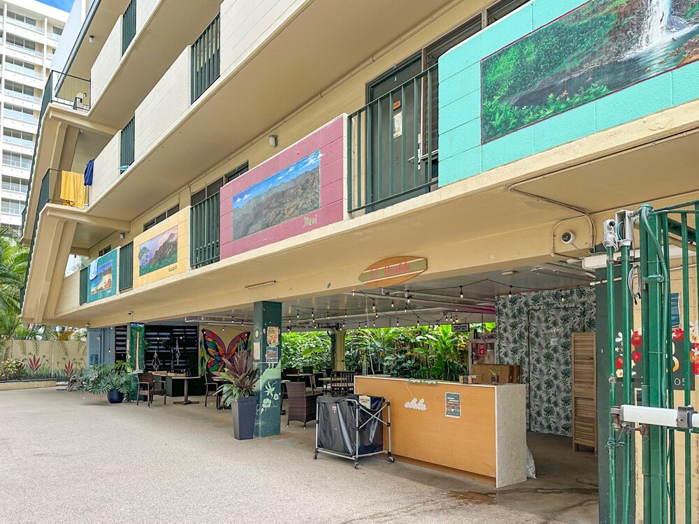 2556 Lemon Rd Honolulu Hi 96815 2556 Lemon Rd, Honolulu, HI 96815 - Waikiki Beachside Hostel | LoopNet