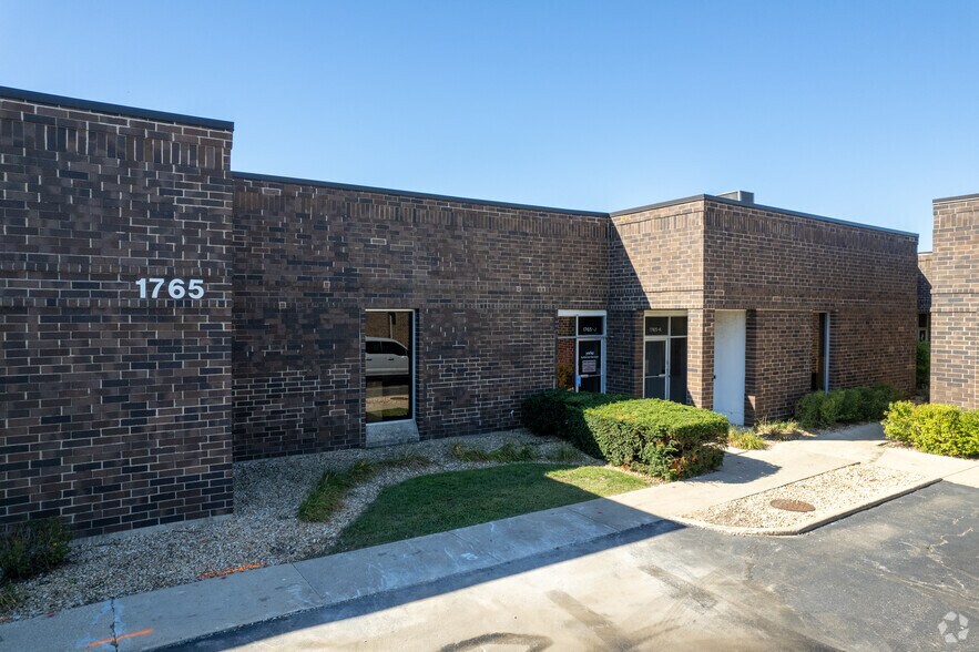 1765-1795 Cortland Ct, Addison, IL for lease - Building Photo - Image 2 of 15
