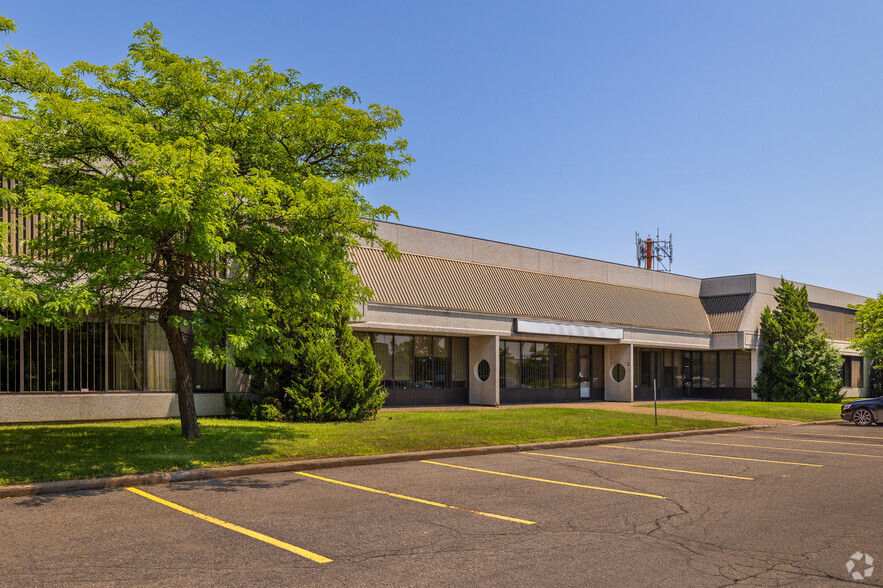 2024-2080 32e Av, Lachine, QC for lease - Primary Photo - Image 1 of 6