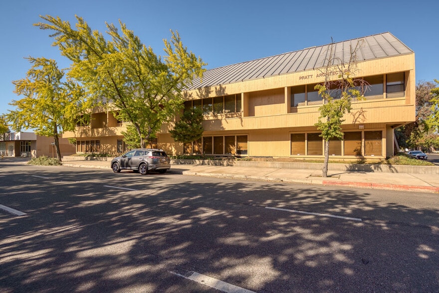 1207 13th St, Modesto, CA for lease - Building Photo - Image 1 of 17