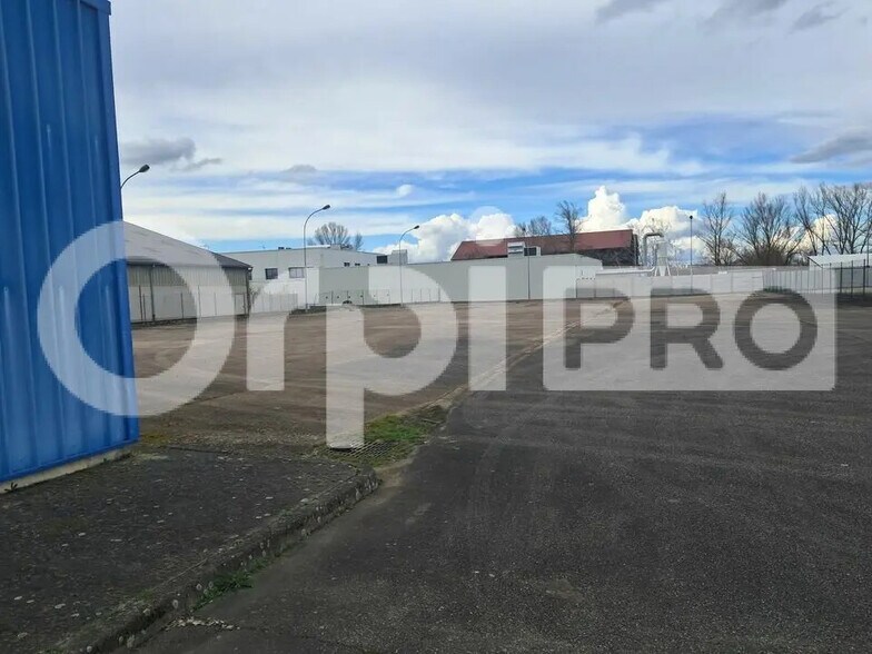 Flex in Montluçon for lease - Construction Photo - Image 3 of 7