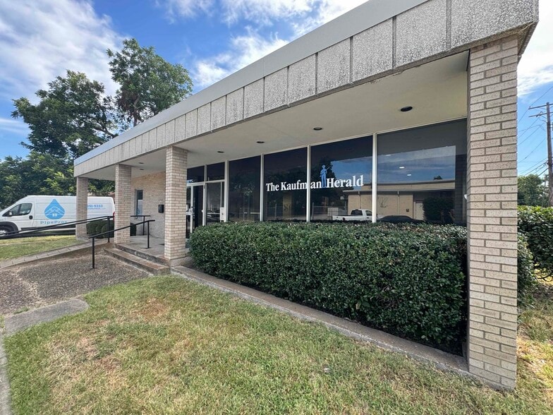 300 N Washington St, Kaufman, TX for lease - Primary Photo - Image 2 of 35