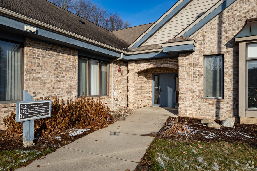 912 Centennial Way, Lansing, MI for lease - Building Photo - Image 3 of 5