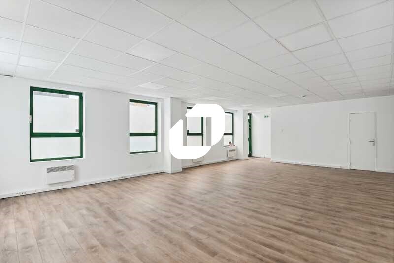 Flex in Viry-Châtillon for lease - Interior Photo - Image 1 of 11