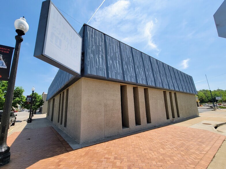 734 Commercial St, Atchison, KS 66002 Morrill & Janes Bank