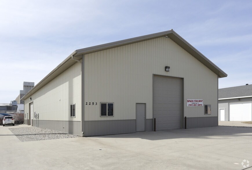 2253 29th St S, Moorhead, MN 56560