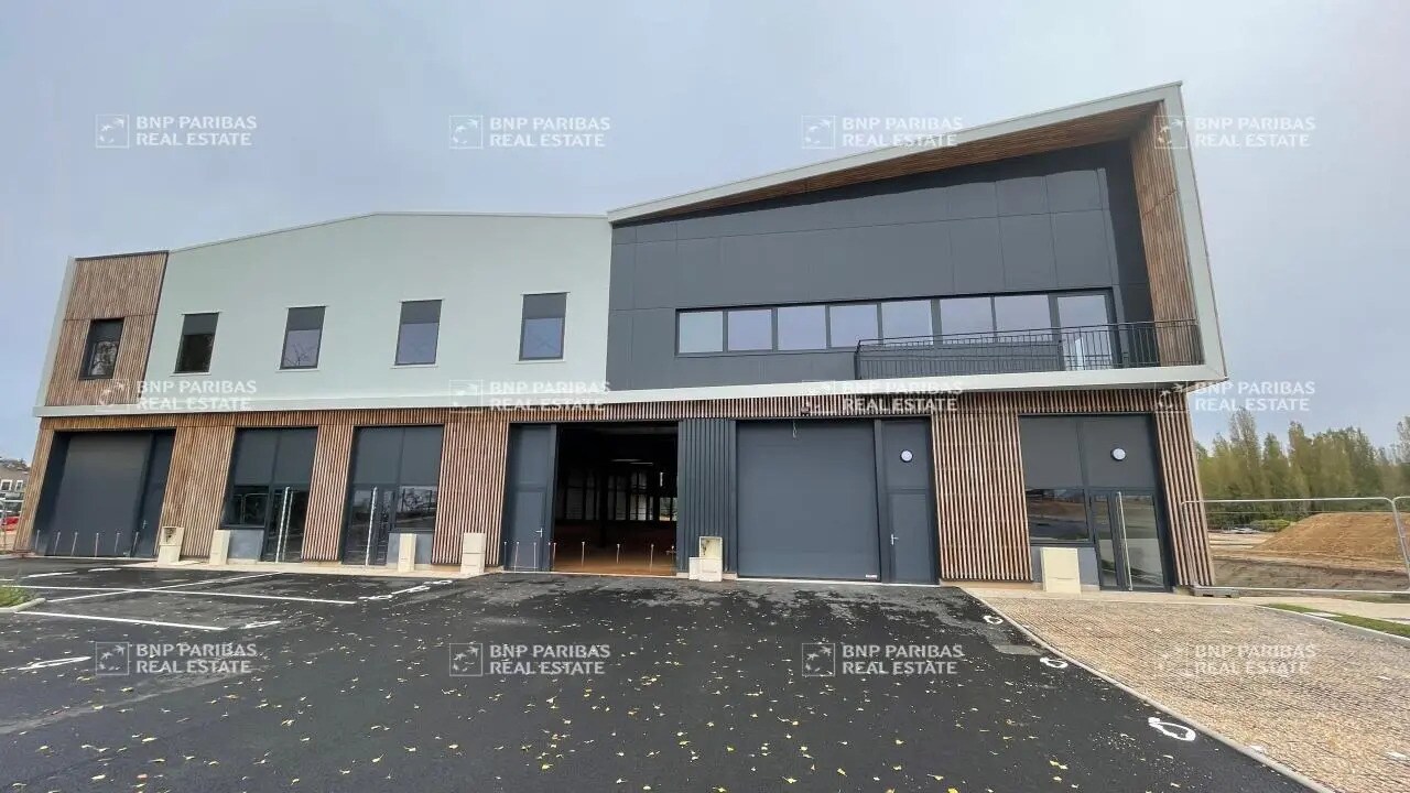 Flex in Plaisir for sale Building Photo- Image 1 of 7